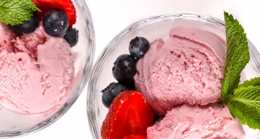 Helado keto de fresa